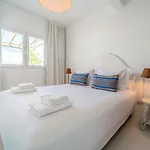 Quiet 2br House W/ Garden - Near | By Airnest 3* Charneca (Setubal)