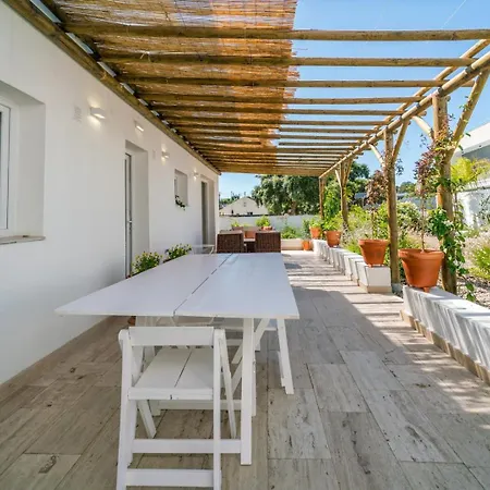 Quiet 2br House W/ Garden - Near | By Airnest 3* Charneca (Setubal)