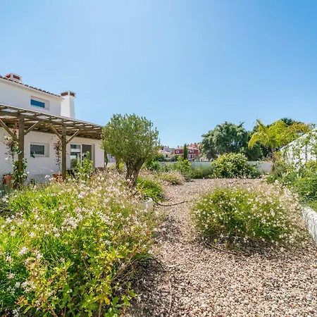 Quiet 2br House W/ Garden - Near | By Airnest Guest house Charneca (Setubal)