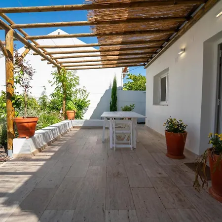 Quiet 2br House W/ Garden - Near | By Airnest