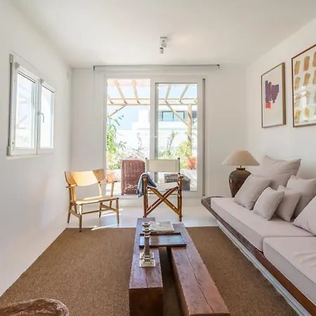 Quiet 2br House W/ Garden - Near | By Airnest 3*
