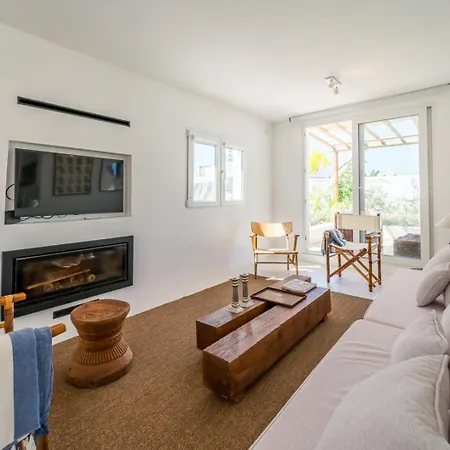 Quiet 2br House W/ Garden - Near | By Airnest 게스트하우스 차르네카