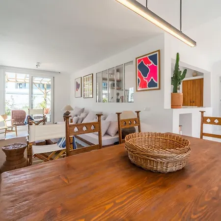 게스트하우스 Quiet 2br House W/ Garden - Near | By Airnest 차르네카