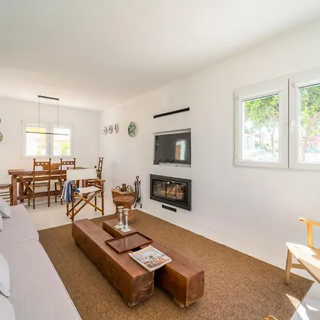 Quiet 2br House W/ Garden - Near | By Airnest 3*