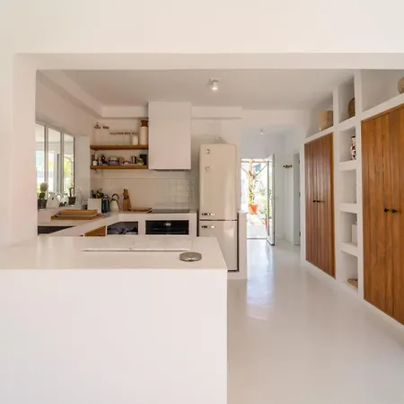 Quiet 2br House W/ Garden - Near | By Airnest Pensionat Charneca (Setubal)