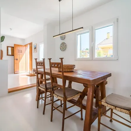 Pensionat Quiet 2br House W/ Garden - Near | By Airnest 3*