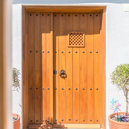 Quiet 2br House W/ Garden - Near | By Airnest Pensionat