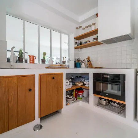 Quiet 2br House W/ Garden - Near | By Airnest 차르네카