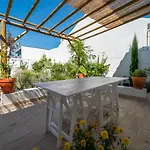 Quiet 2br House W/ Garden - Near | By Airnest Charneca (Setubal)