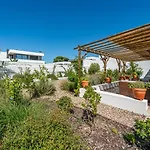 Quiet 2br House W/ Garden - Near | By Airnest Πανσιόν Charneca (Setubal)
