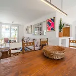 Πανσιόν Quiet 2br House W/ Garden - Near | By Airnest Charneca (Setubal)