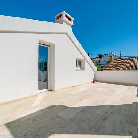 Quiet 2br House W/ Garden - Near | By Airnest 3*