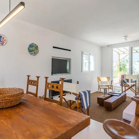 Quiet 2br House W/ Garden - Near | By Airnest