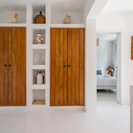 Quiet 2br House W/ Garden - Near | By Airnest Charneca