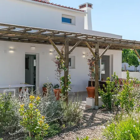 Quiet 2br House W/ Garden - Near | By Airnest 게스트하우스