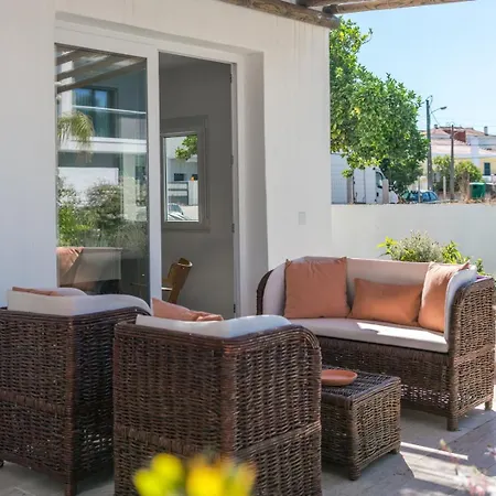 Quiet 2br House W/ Garden - Near | By Airnest 3* Charneca